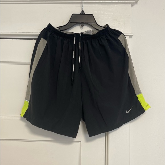 EUC Boy’s Size Medium Nike Dri-fit Flex Stride Drawstring Running Shorts Black - Picture 1 of 9